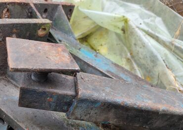 Ostali alati i mašine: Двостубна ауто дизалица, носивости 2.5т. 2015 је годиште. Рађена је у — 12