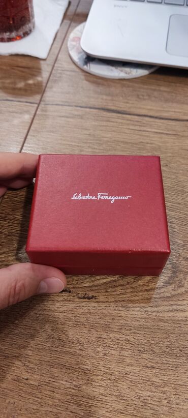 qız üçün qol saatları: Salvatore ferragamo(zaponki) qol duymesi. 100% original. Made in