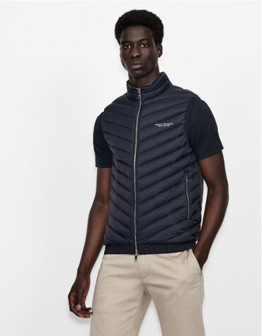 Жеке буюмдар: Armani Exchange жилетка 100% оригинал Состояние 10/10 Размер S На