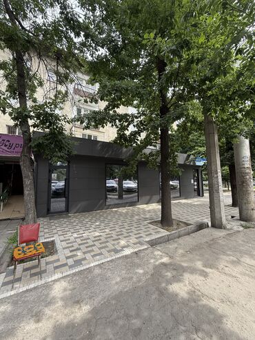 Офисы: Продаю Офис 140 м², С ремонтом, Без мебели, Многоэтажное здание, 1 этаж