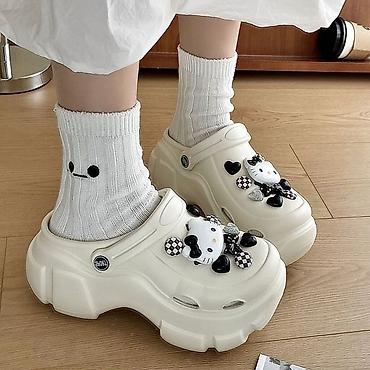 джибитсы: Белые кроксы с Hello Kitty — 1200 сом Стильные кроксы с уникальными — 2