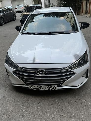 Hyundai: Hyundai Elantra sedan – ağ mirvari Barter nivaya ustunluk. Verilir — 1