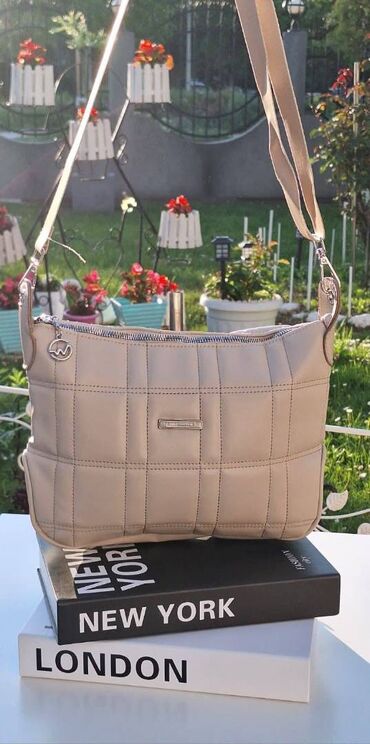guess braon torba: Torba 
Cena 2600 dinara 
ba