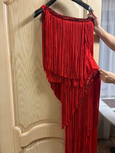 красное платье: Вечернее платье, Короткая модель, S (EU 36), M (EU 38)