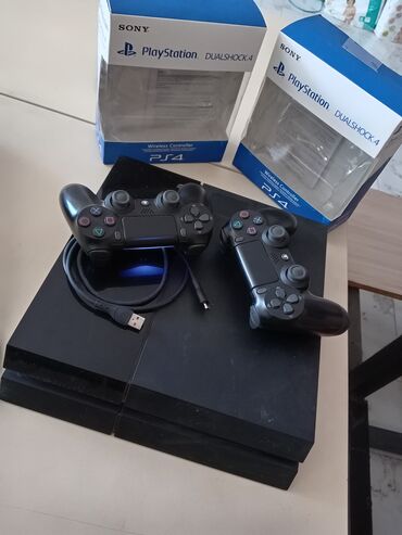 PS4 (Sony Playstation 4): PlayStation 4 iki pultla birge hec bir problemi yoxdu oyunlar