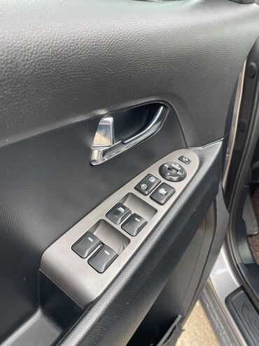 Kia: Kia Sportage: 2 l | 2014 il Krossover — 16