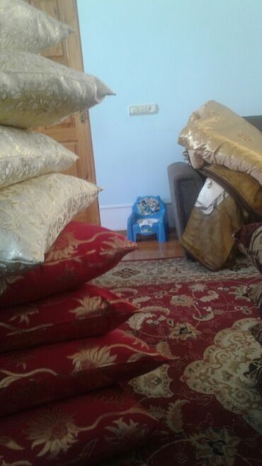 Yorğanlar, adyallar: Yorğan döşək cehizlikdi təzədi hamisi birlikdə 500 azn — 9