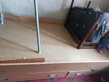 кровать металлическая односпальная: Продаю кровать полторашка б/у