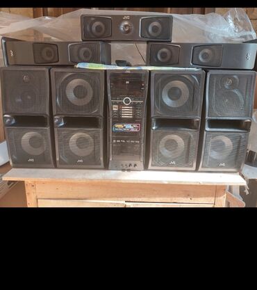 Наушники: 12000 vatt Jvs cox guclu musiqi mərkəzidi.
Qiymət 600azn & AF(0558