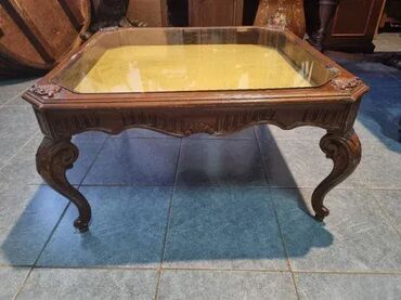 Stilski klub stolovi: Stocic u dobrom stanju Duzina i sirina 80 cm Visina 45 cm na lalafo.rs — 3 Stilski klub stolovi: Stocic u dobrom stanju Duzina i sirina 80 cm Visina 45 cm — 3