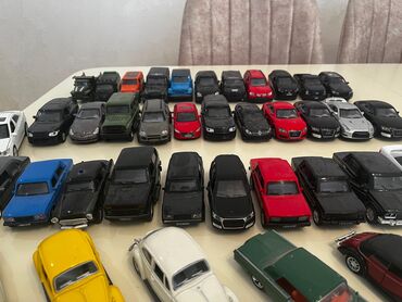Nənnilər: Kolleksiya üçün metal model avtomobillər dəsti - Müxtəlif markaların