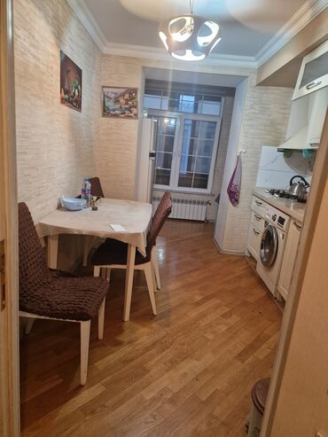 Uzunmüddətli kirayə mənzillər: Geniş və işıqlı mənzil – klassik üslubda tam mebel və texnika ilə — 9