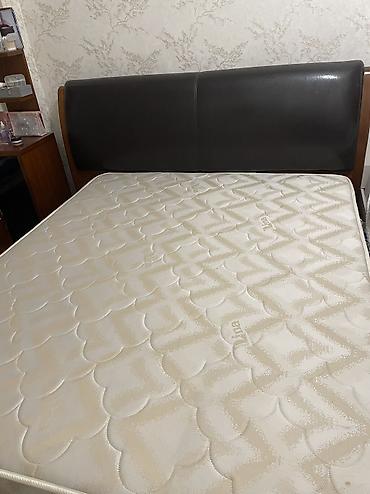 Кровати: Двуспальная кровать, Б/у, С мягким изголовьем, длина - 220 см — 2