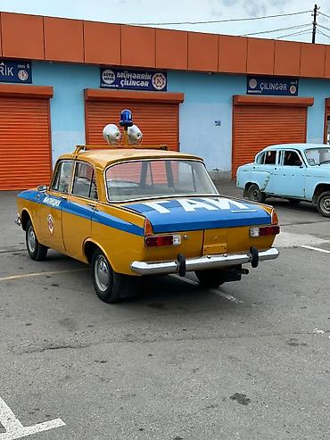 Москвич: Antikvar sovet avtomobilləri 1970 ci illərə aid qai yol polisi maşını — 1