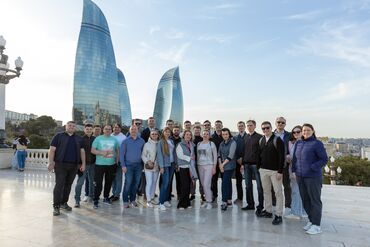 репетитор по математике 9: Откройте для себя Баку — город контрастов, где Восток встречается с