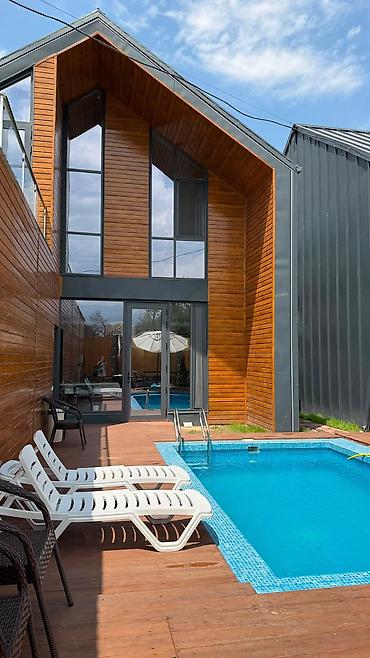 село лениски: 🏡 Элитный двухэтажный Barn House посуточно ✨ Современный стиль • Уют — 1