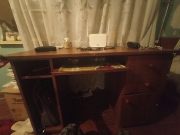 прозрачный стол: Для сотрудника, Прямоугольный стол