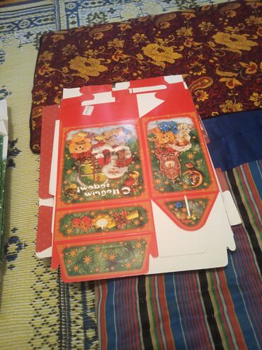 Другие товары для праздников: Продаю праздничные подарочные раскладные каробки14шт зелёные и 9шт