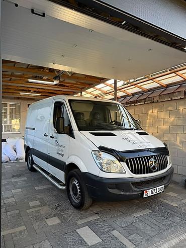 sprinter 2 2: Грузовой фургон Mercedes-Benz Sprinter (короткая база, средняя крыша) — 2