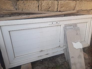 tolet: İşlenmiş plastik qapilar cox möhkemdi 2 ededdi el gezdirilse yaxsidi — 1