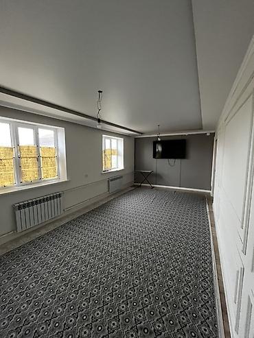 Продажа коттеджей и домов: Срочно продаётся дом с участком! 📍 Адрес: г. Токмок, село — 1