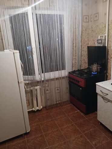 ак ордодон квартира керек: 3 комнаты, 58 м², Индивидуалка, 1 этаж, Старый ремонт