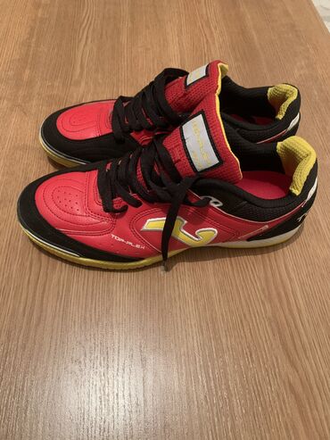 очки для плааание: Продаю joma top flex оригинал 
Размер 41,42 
Почти новый 
Цена 4000