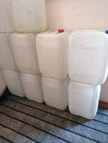 Другие товары для дома: Бачки 8 штук- 10 литров