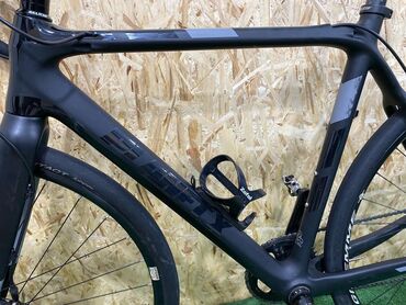 İdman velosipedləri: Karbon yol/gravl velosipedi Texniki xüsusiyyətlər: - Karbon monokok — 10