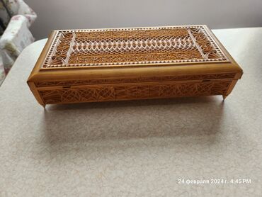 Шкатулки: Резная винтажная деревянная шкатулка для украшений, изготовленная