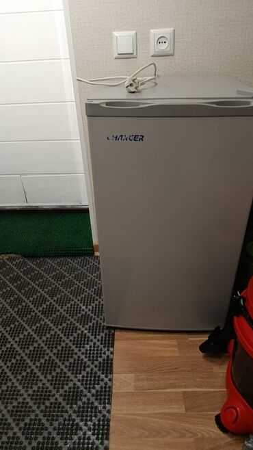 bluetooth колонки: Компактный однокамерный холодильник CHANGER (мини-холодильник)