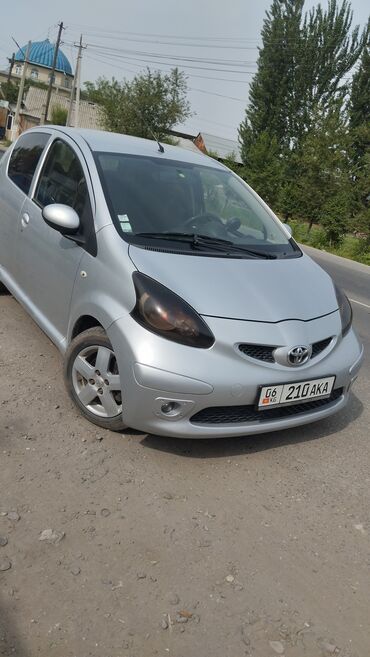 продажа автобусов: Toyota Yaris: 2008 г., 1 л, Механика, Бензин