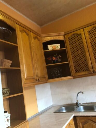 Uzunmüddətli kirayə evlər: Üçmərtəbəli həyətli ev kirayə/təklif olunur. Xüsusiyyətlər: - Geniş — 10