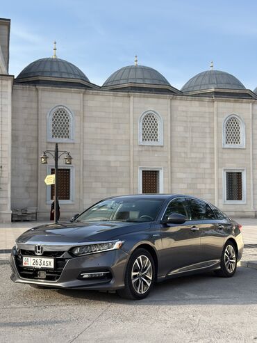 срочно продаю хонда серви: Honda Accord: 2019 г., 2 л, Автомат, Гибрид, Седан