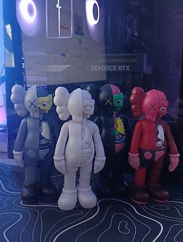 40 ножки: Коллекционные фигурки KAWS Companion Высота каждой фигурки 18 см Идёт — 1
