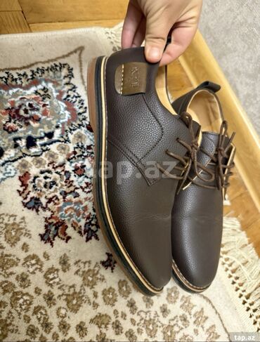 Ayaqqabılar: Ayaqqabi tezedi cemi 1-2 defe geynilib, Turkiyeden baha alinib — 1