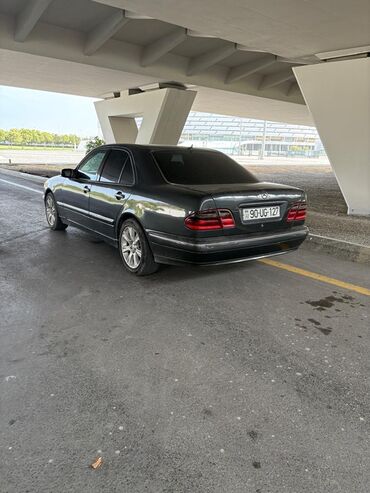 Mercedes-Benz: Mercedes-Benz E‑Class (W210) sedan Salam avtomabıl gundelık sürülür — 1