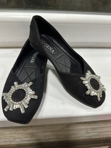 черная обувь: Продаю балетки замшевые, очень удобные размер 35 покупала за