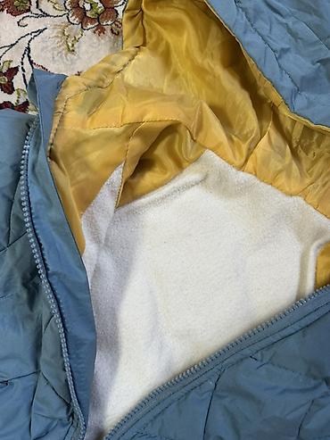 Комплекты одежды: Зимний куртка 
2,3 лет 
Состояние идеальное 
Шапка в подарок — 2