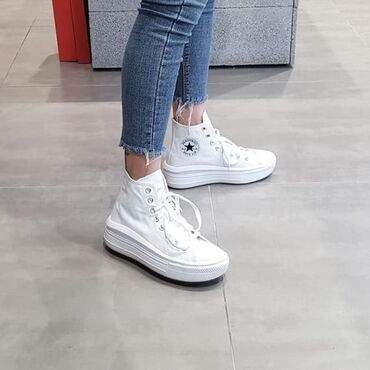 Women's Sneakers and athletic shoes: Converse белый на платформе Одевала 3-4 раза в идеальном состоянии — 1