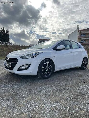 Hyundai i30: 1.4 l | 2015 year Hatchback