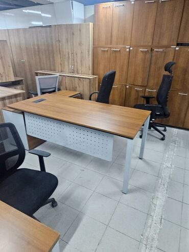 Ofis masaları: İşlənmiş, Müdir üçün, Künc masa -da lalafo.az — 9 Ofis masaları: İşlənmiş, Müdir üçün, Künc masa — 9