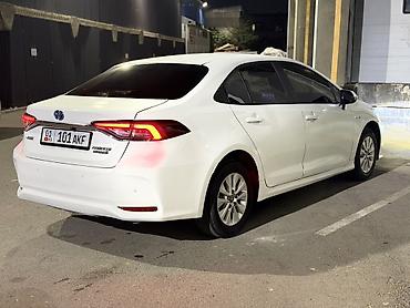 Toyota: Toyota Corolla: 2021 г., 1.8 л, Вариатор, Гибрид, Седан — 4
