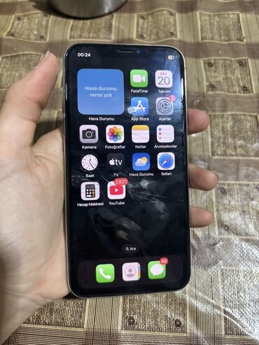 Dəri teksturalı qara rəngdə telefon qabığı, "Azərbaycan" yazısı və