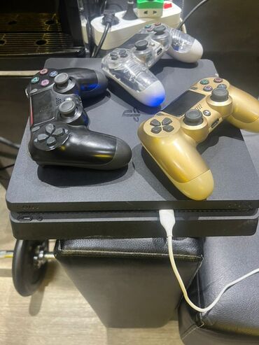1 дин: Игровая консоль Sony PlayStation 4 Slim с комплектом геймпадов. -