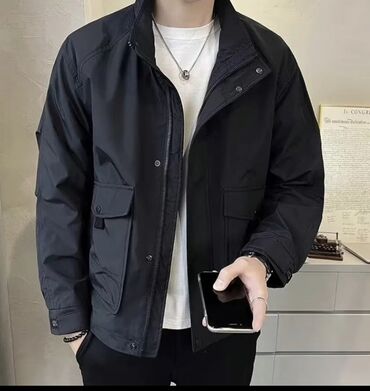 сумка мужская через плечо: Мужская легкая куртка в стиле casual/urban, черного цвета
