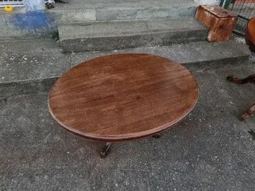 Stilski klub stolovi: Stocic u odlicnom stanju Duzina 117cm Sirina 87cm Visina57cm — 9