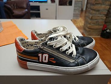 Patike: Prodajem kožne dečije patike marke Ciciban u odličnom stanju, jednom — 10