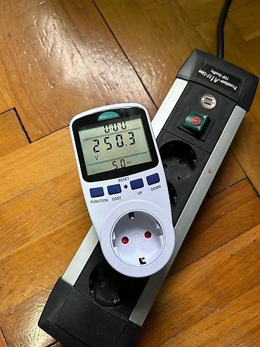 Ostali merni alati: Merač potrošnje električne energije – utični (šuko) Opis: - Digitalni — 5