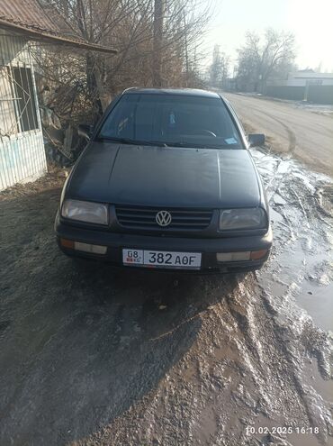 Volkswagen: Volkswagen Vento: 1992 г., 1.8 л, Механика, Бензин, Седан